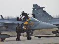 JAS-39EBS-HU, HunAF pilot and ground crew